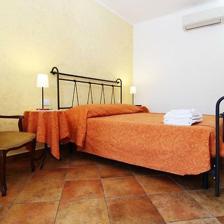 Agriturismo Di Paterno サルツァーナ エクステリア 写真