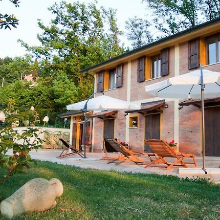 Agriturismo Di Paterno サルツァーナ エクステリア 写真