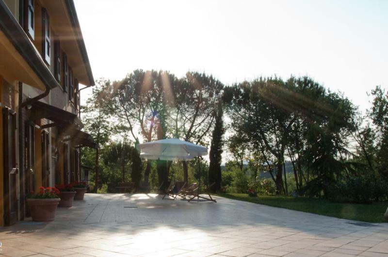 Agriturismo Di Paterno サルツァーナ エクステリア 写真