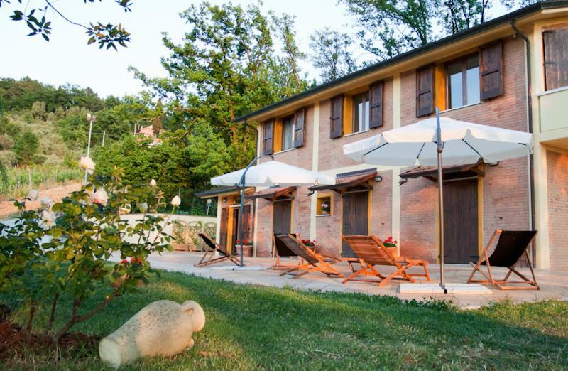 Agriturismo Di Paterno サルツァーナ エクステリア 写真