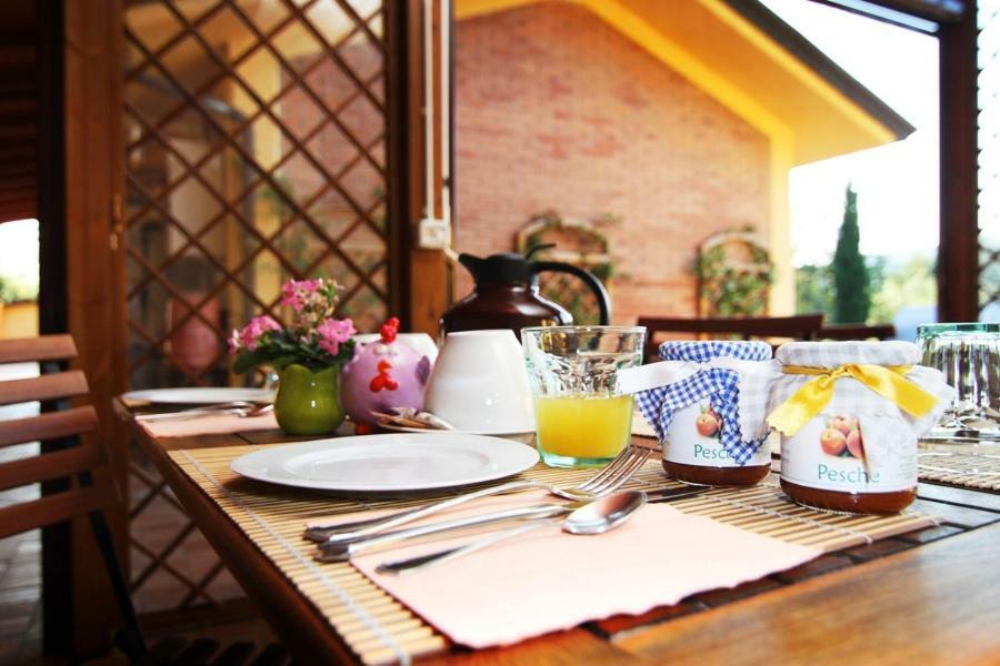 Agriturismo Di Paterno サルツァーナ エクステリア 写真